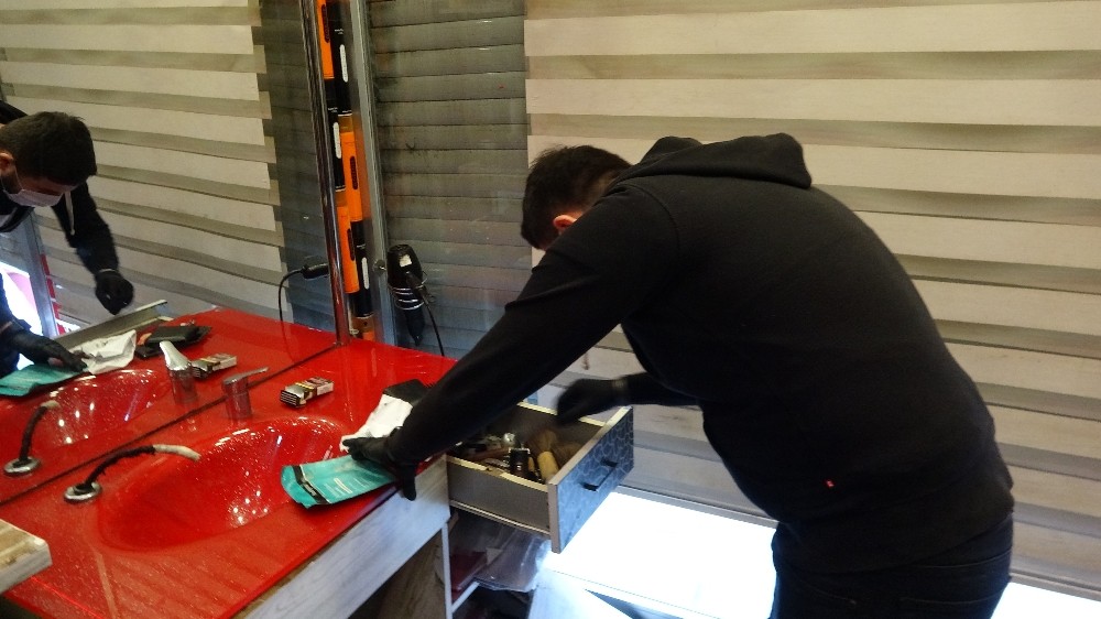 (Özel) İstanbul’da dükkanında basılan “torbacı berbere” adli kontrol 