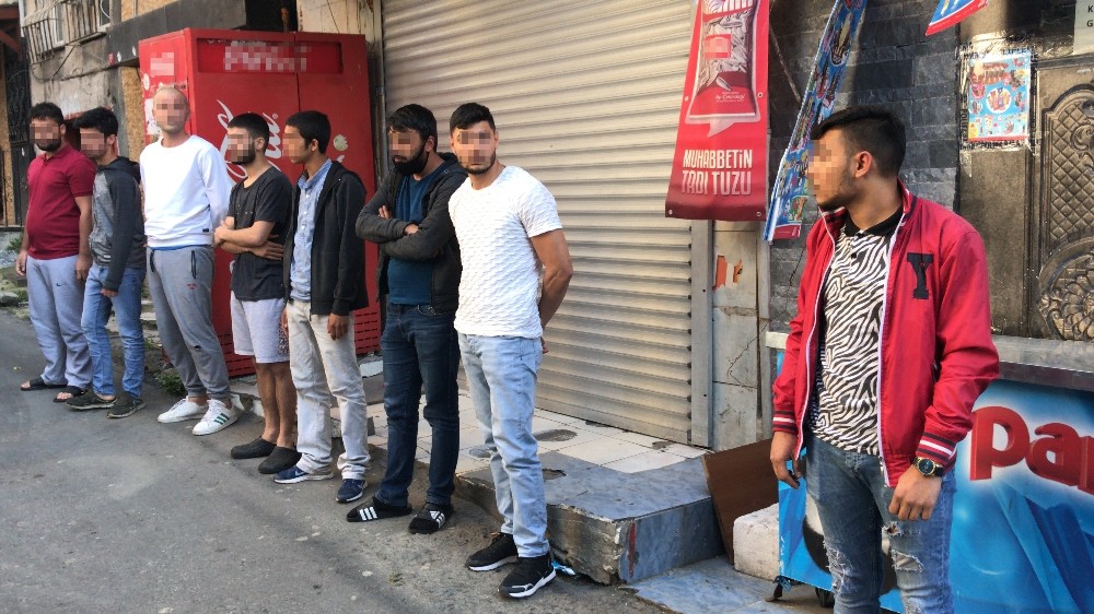 (Özel) İstanbul’da kısıtlamayı delen 8 kişiye 25 bin 200 lira ceza: 1 gözaltı 