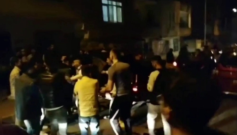 (Özel) İstanbul’da korona virüse rağmen toplanıp asker uğurladılar 