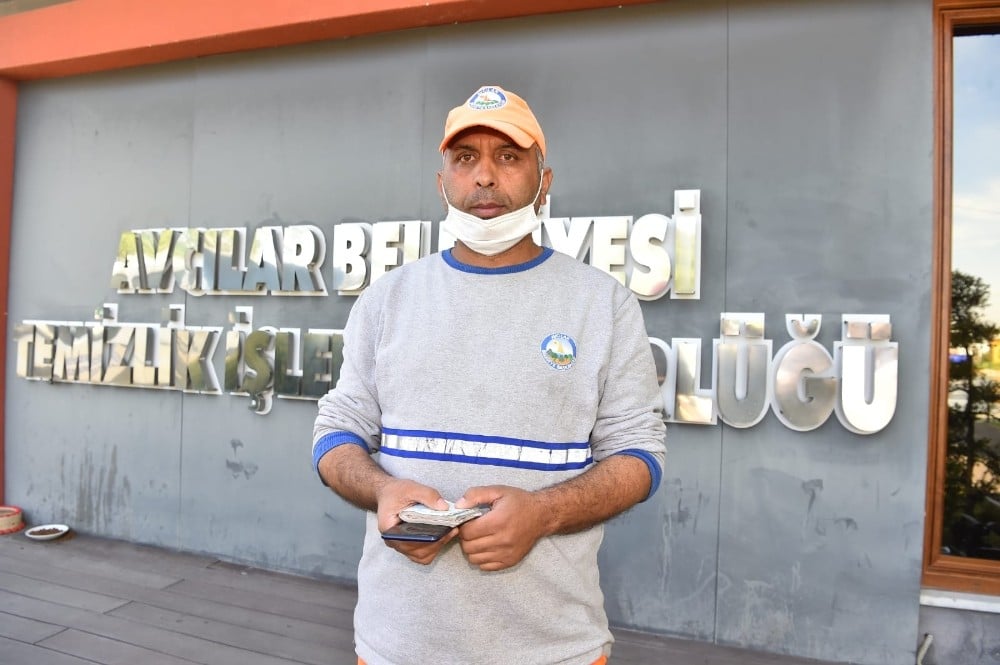 (Özel) İstanbul’da temizlik işçisinden örnek davranış 