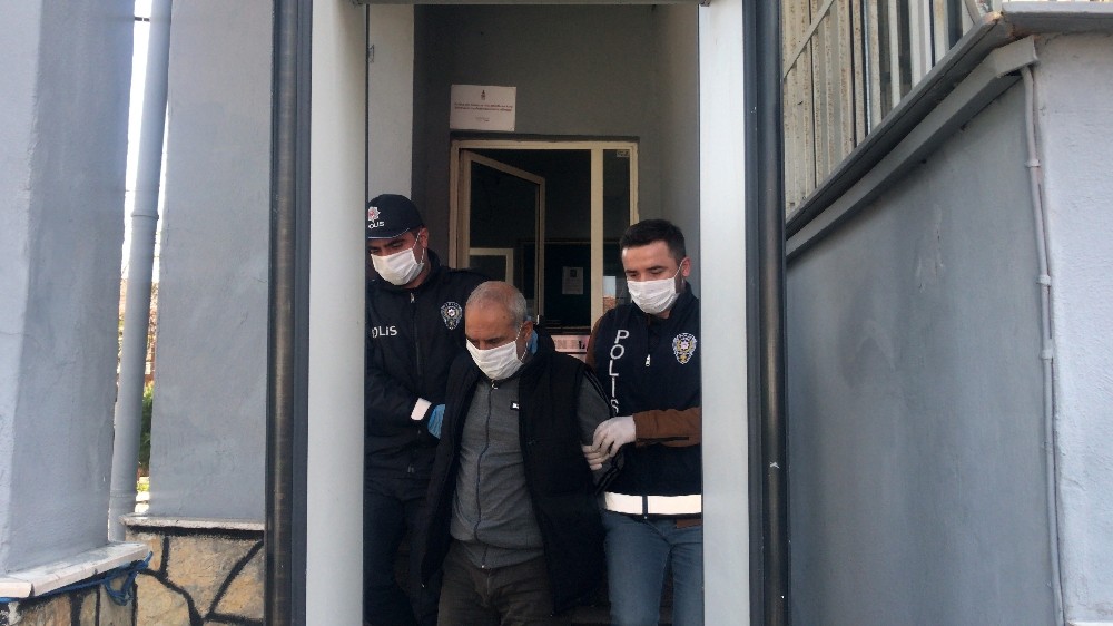 (Özel) İstanbul’da yaşlı adamı kolonya uzatarak gasp eden şahsa adli kontrol 
