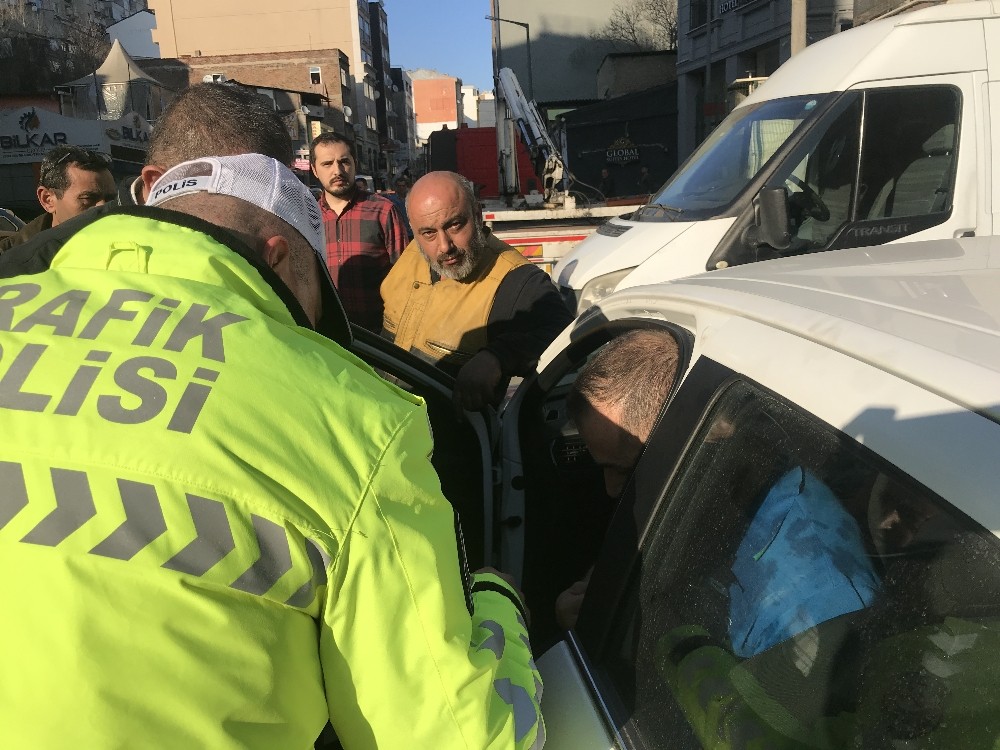 (Özel) İstanbul’un göbeğinde “bonzaili” sürücü dehşeti: Polis zor anlar yaşadı 