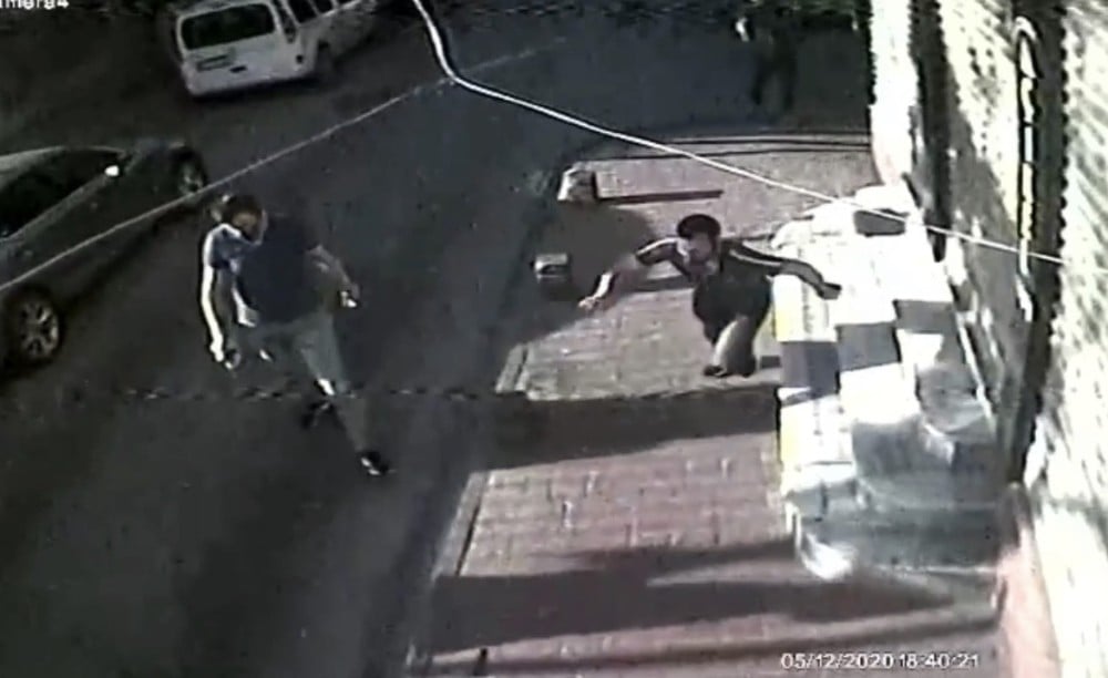 (Özel) İstanbul’un göbeğinde silahlı saldırı kamerada 