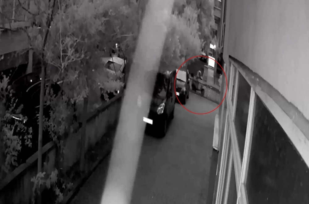 (Özel) Kadıköy’de motosiklet hırsızlığı kamerada 