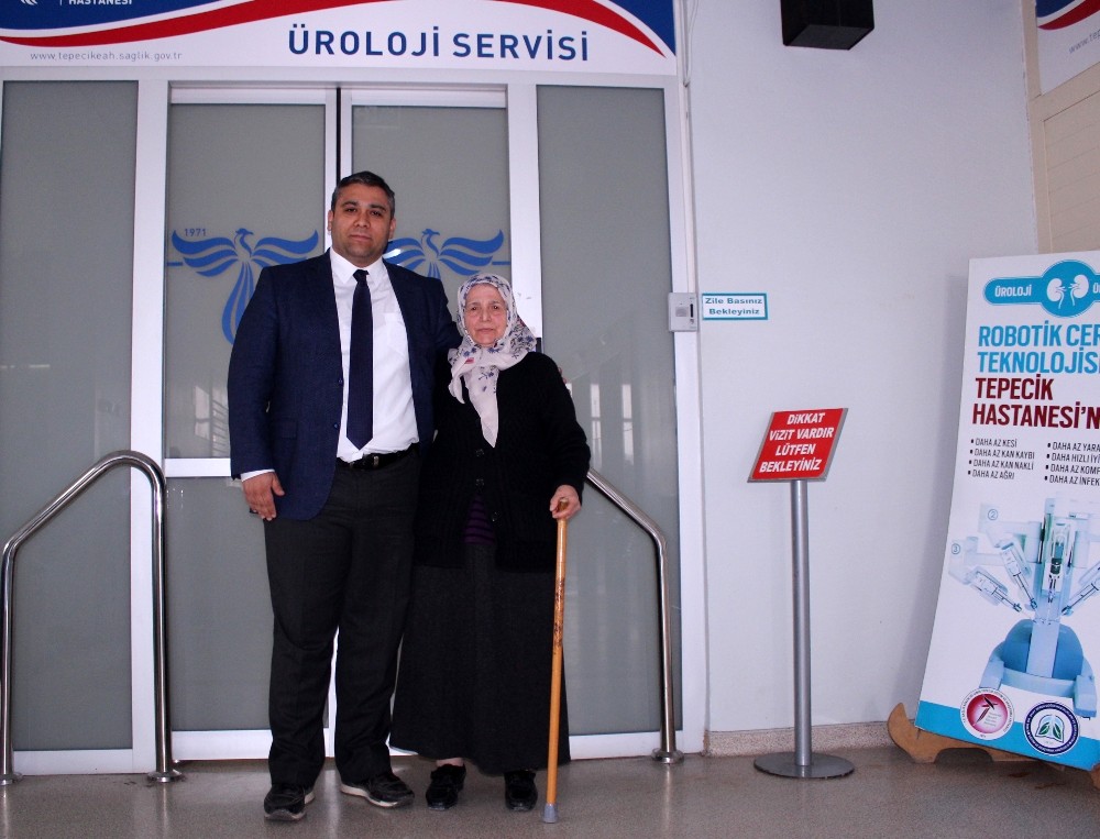 (Özel) Kadın hastaya ağız mukozasından idrar yolu yaptılar 