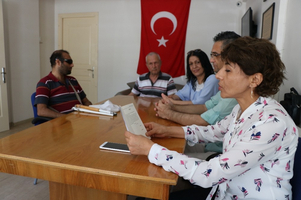 (Özel) Kadın muhtarın kitabı görme engellilerin dijital kütüphanesinde 