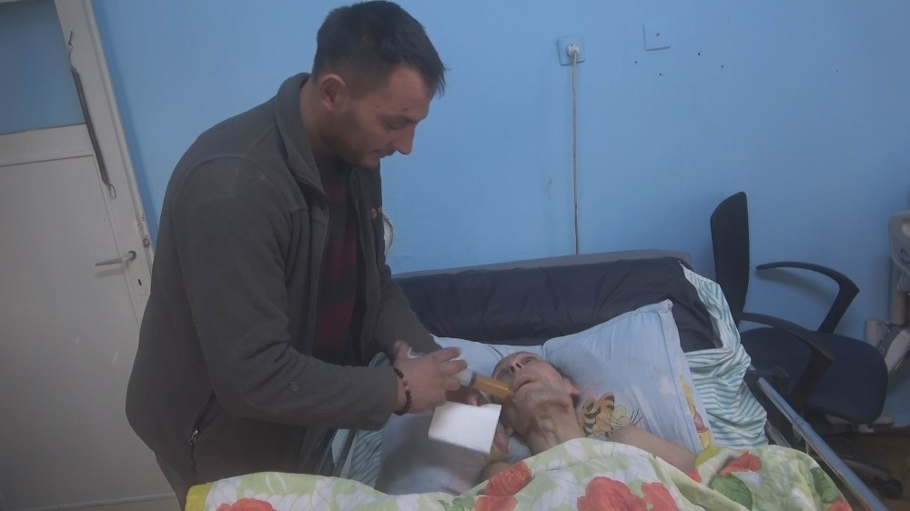 (Özel) Kardeşlerini yatağa mahkum eden hastalığın pençesine düşmek istemiyor 