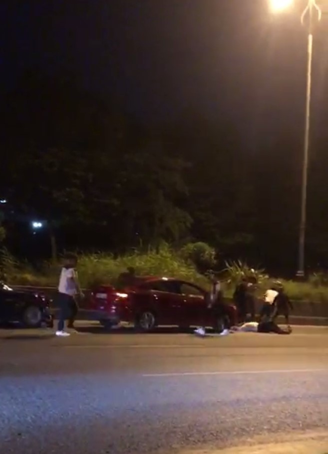 (Özel) Kaza sonrası tekme tokat kavga kamerada 