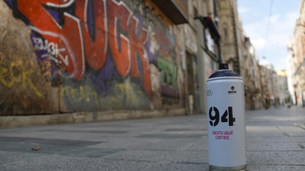 (ÖZEL) Kepenkler kapatıldı grafitiler ortaya çıktı 