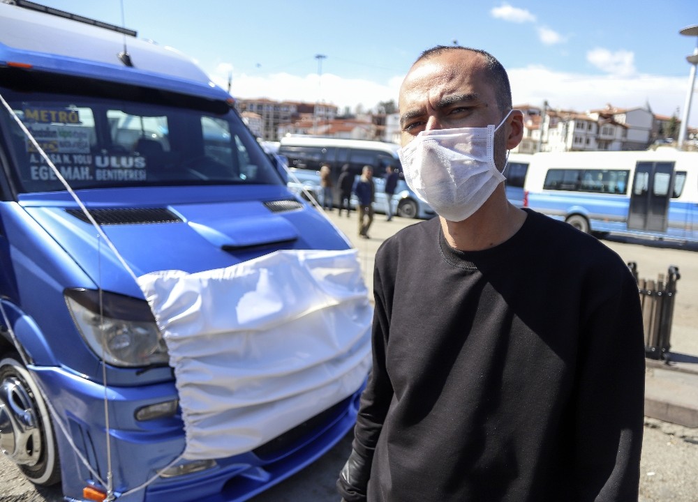 (Özel) Korona virüse dikkat çekmek için dolmuşuna maske taktı 