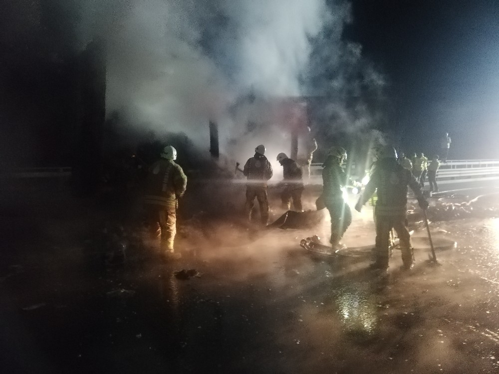 (Özel) Kuzey Marmara Otoyolu’nda medikal maske yüklü tır dorsesinde yangın 