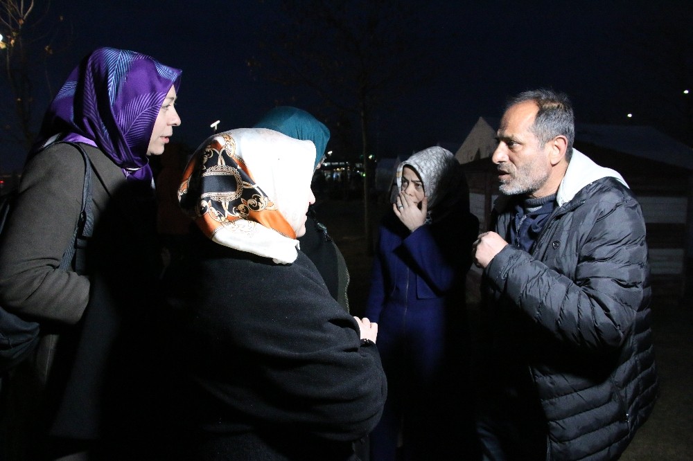 (ÖZEL) Manevi Destek Ekibi deprem bölgesinde 