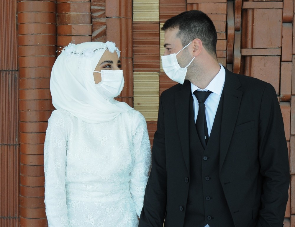 (Özel) Maskeler yüzlerindeki mutluluğu gizleyemedi 