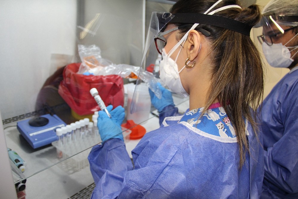 (Özel) Mersin Üniversitesi Hastanesinde Covid-19 ile cansiparane mücadele 