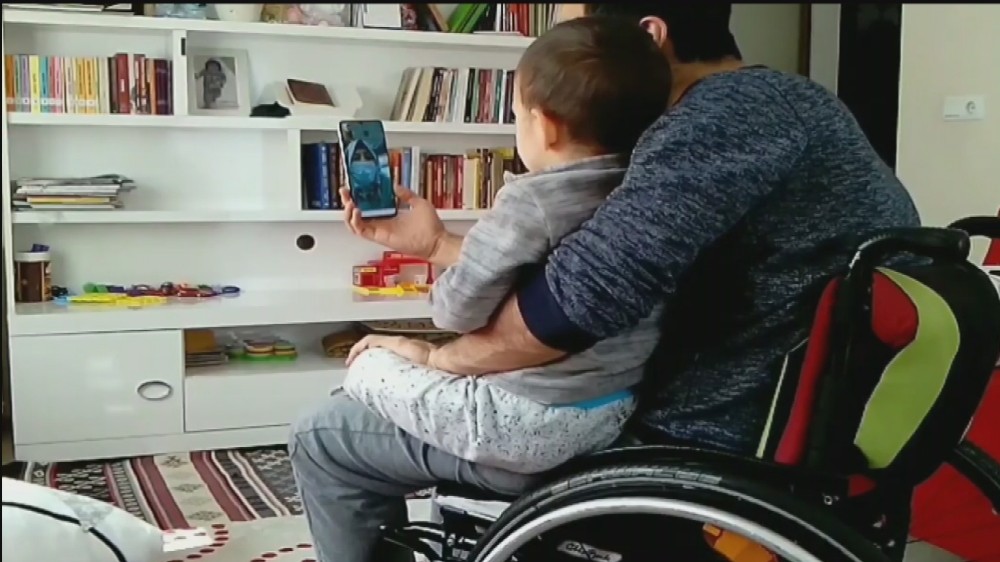 (Özel) Minik Muhammed’den özlediği sağlıkçı annesine “Ne olur gel” ısrarı 