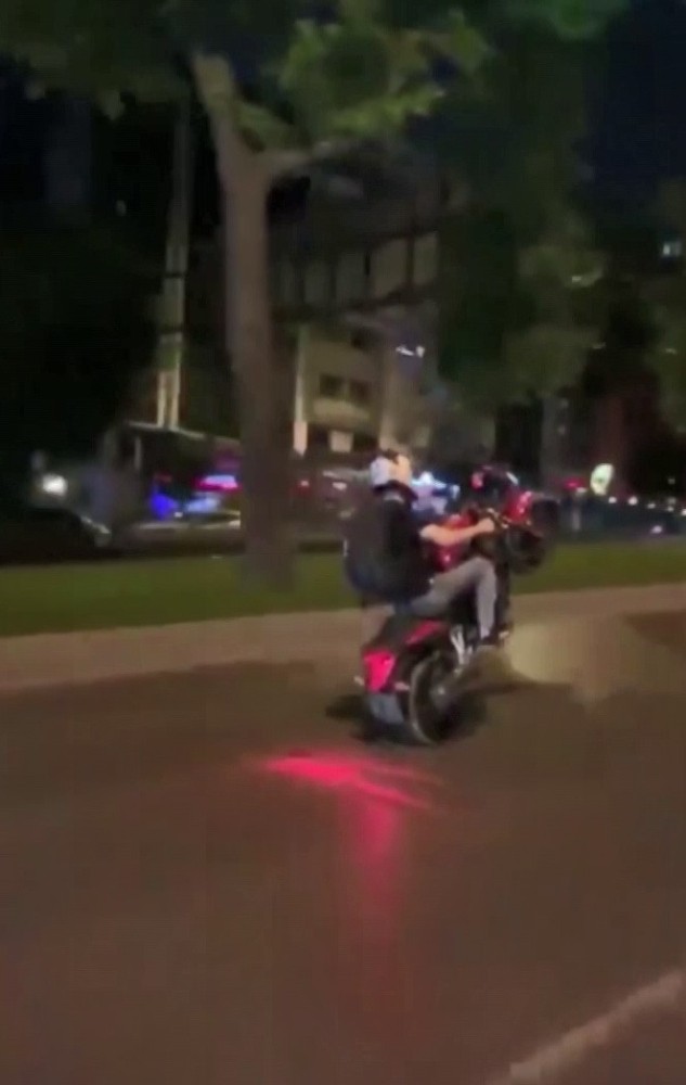 (Özel) Motosikletli magandanın tek teker terörü kamerada 