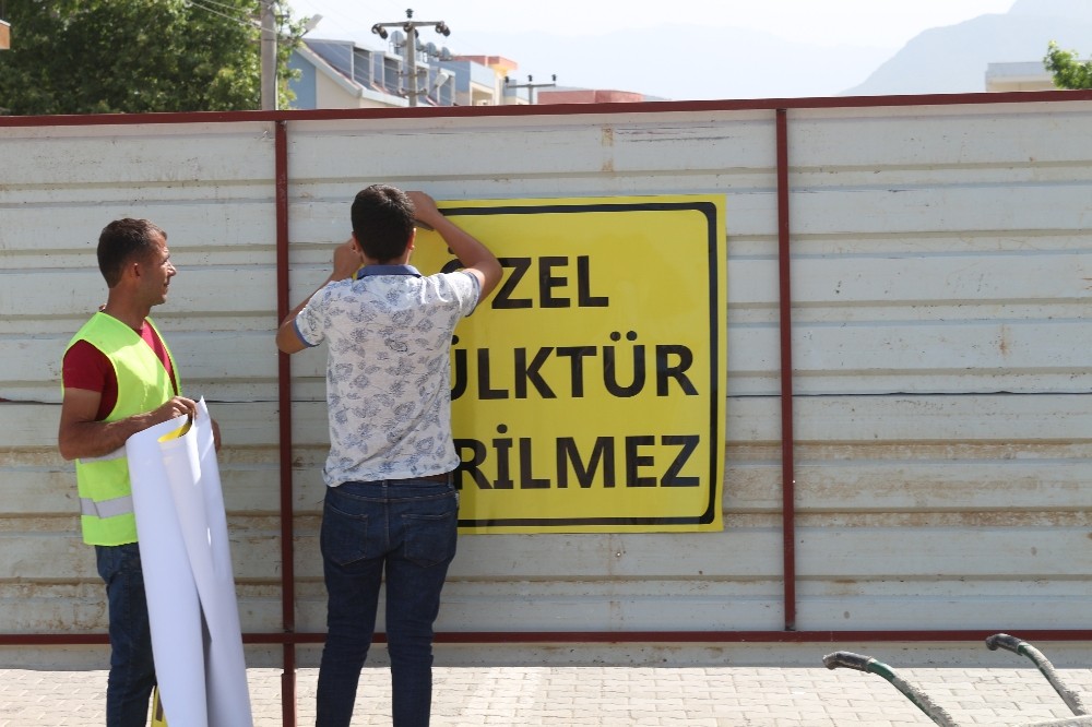 “Özel mülküm” diyerek kavşağı trafiğe kapattı 