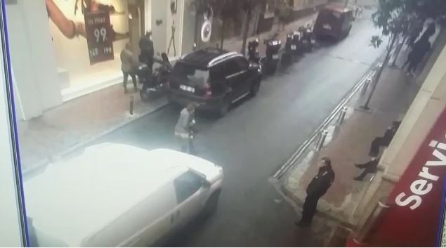 (Özel) Nişantaşı’nda kavga esnasında kontrolden çıkan araç yaşlı kadını ezdi 