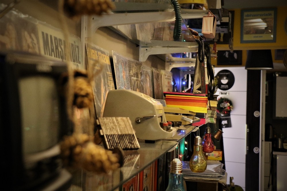 (Özel) Nostalji yaşamak isteyenlerin adresi: ‘Analog Plak’ kafe oldu 