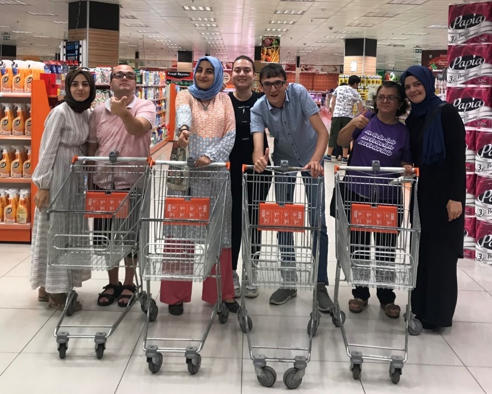 Özel öğrenciler alışverişe çıktı 