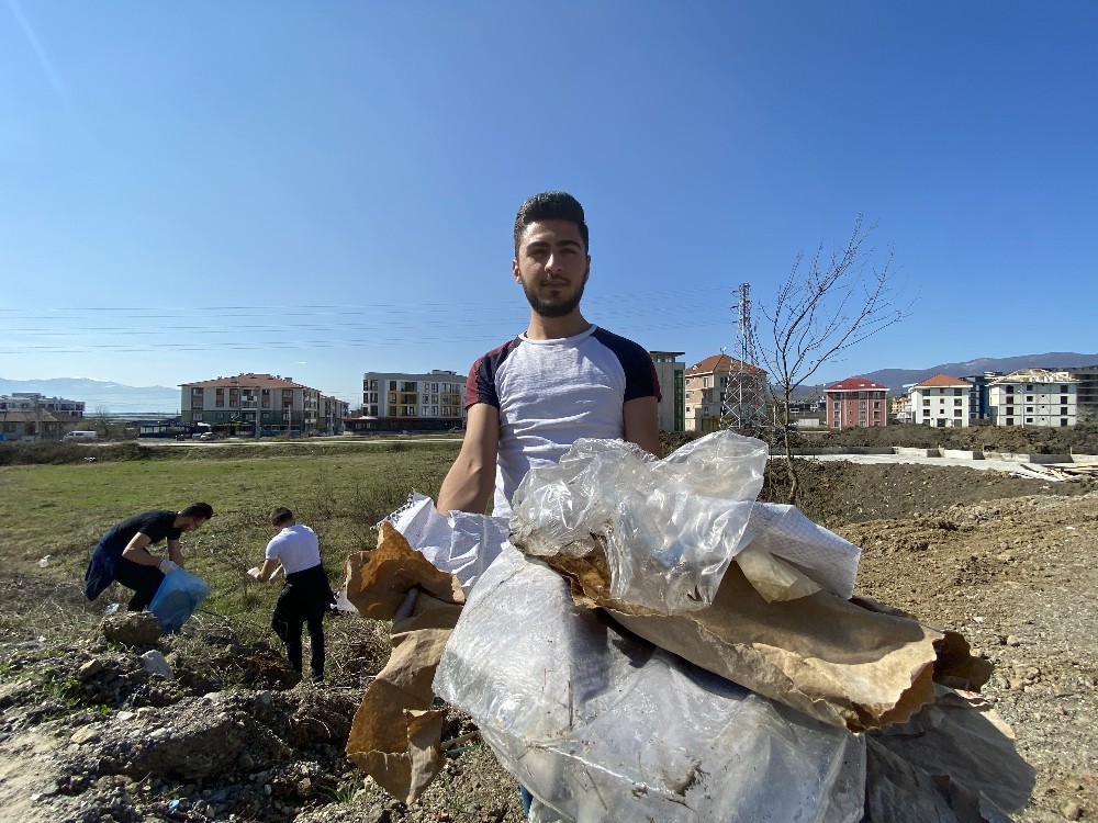 (Özel) Öğrenciler kısa mesafede 100 kilo çöp topladı 