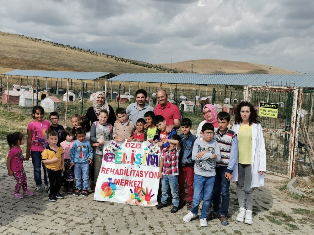 Özel öğrencilerden barınak ziyareti 