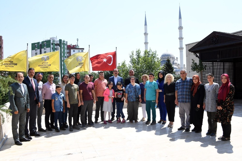 Özel öğrencilerden Başkan Altay’a “Özel” ziyaret 