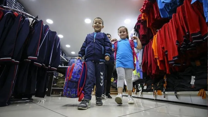 Özel okullar kıyafet sorunu! Fiyatlar ünlü modacıları solladı