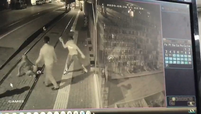 (Özel) Önce camı kırıp kaçtılar sonra geri dönüp böyle soydular 