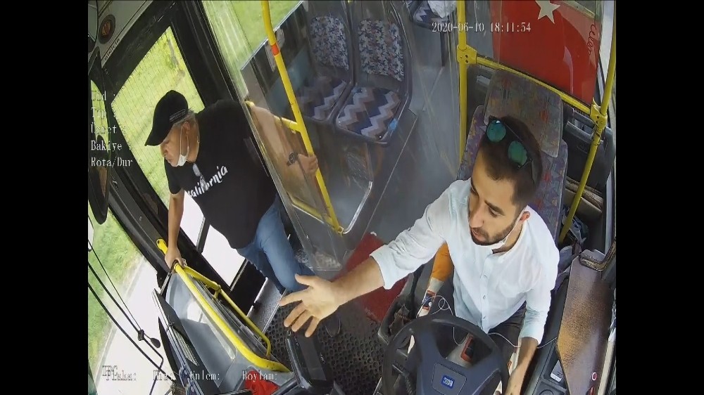 (Özel) Otobüste kalp krizi geçirdi şoför hastaneye böyle yetiştirdi 
