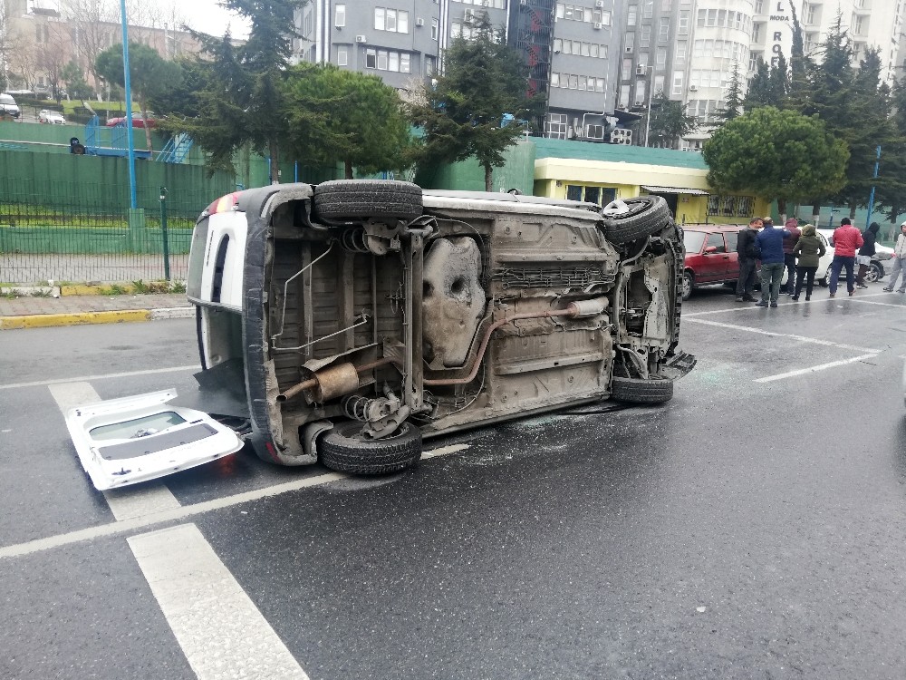 (Özel) Park halindeki otomobillere çarpan araç takla attı 