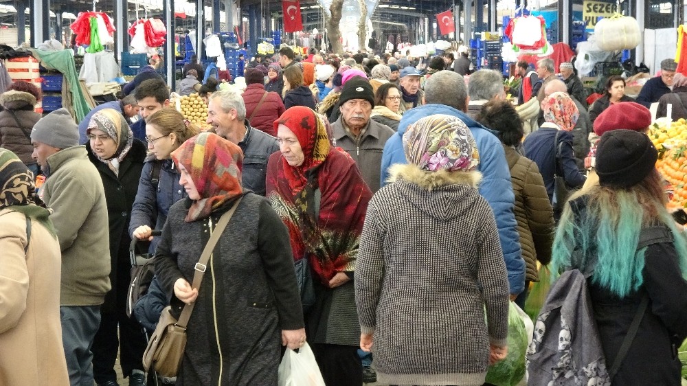 (Özel) Pazarlarda yılbaşı hareketliliği 