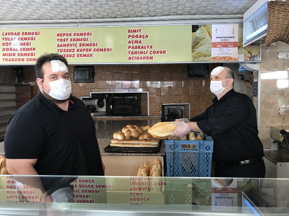 (Özel) Ramazan pidesi siparişi alan fırına sopalı bıçaklı saldırı kamerada 