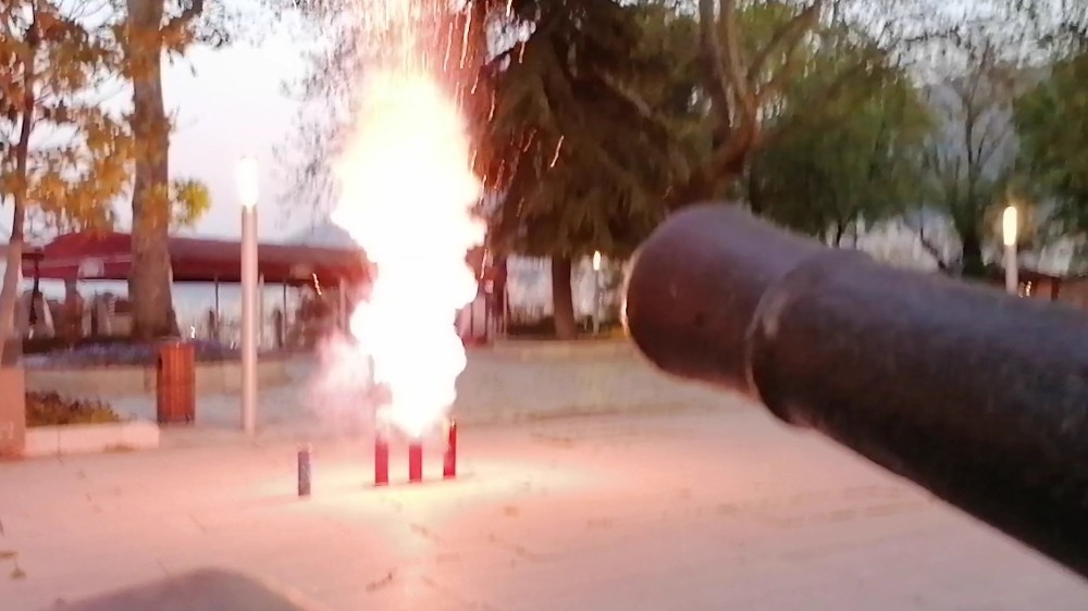 (Özel) Ramazan topunun yerini ses bombası aldı...Bursa’da iftar saati ses bombası böyle patlatıldı 