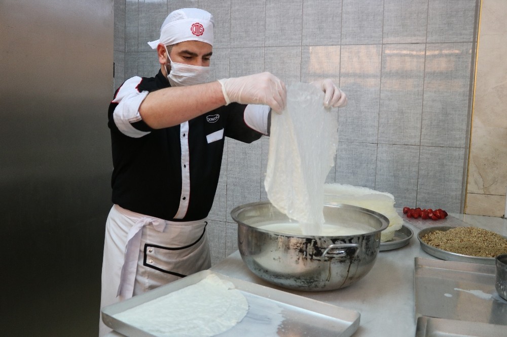 (Özel) Ramazan’ın vazgeçilmezi güllaç sofraları süslemeye başladı 