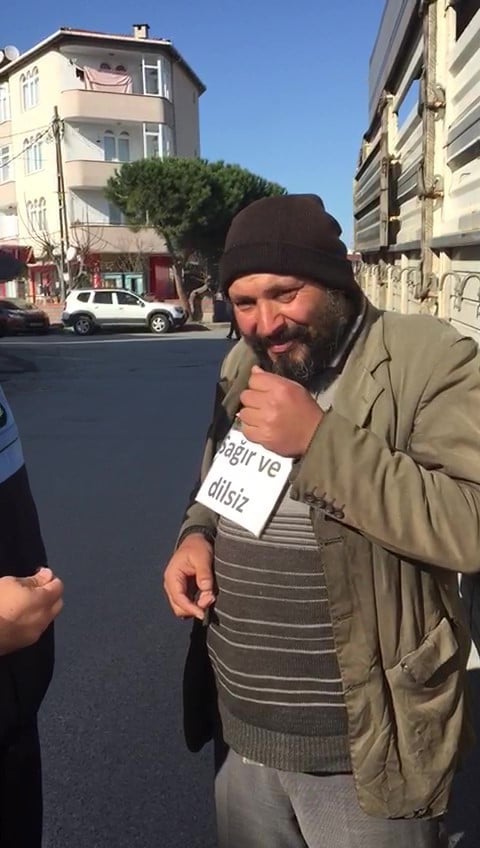 (Özel) Sağır ve dilsiz dilencinin dili zabıtayı görünce açıldı 
