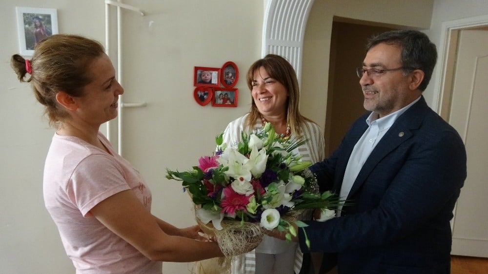 (Özel) Sağlık Müdürü’nden küçük Denizhan’a ziyaret 