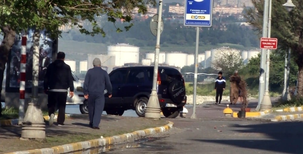 (Özel) Sahilde spor yaptılar, banklara oturup sohbet ettiler 