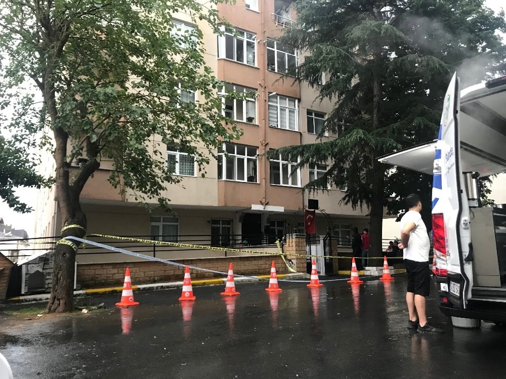 (Özel) Sarıyer’de iki ana kolonu patlayan 6 katlı bina boşaltıldı 
