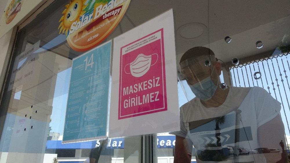 (Özel) Sarıyer’de zabıtalardan plajlarda metre ile sosyal mesafe ölçümü 