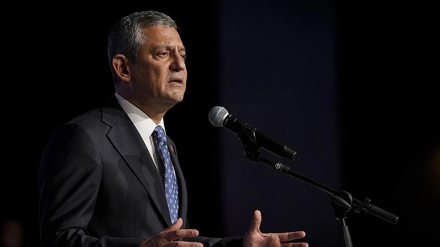 Özel şimdi de iddianameyi sulandırıyor