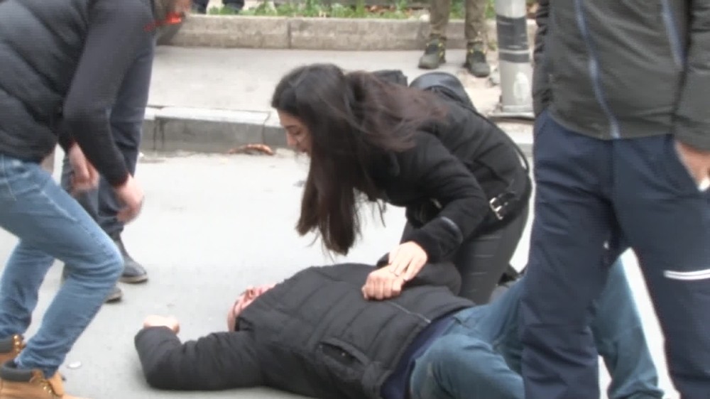 (Özel) Şişli’de insanlık ölmemiş dedirten görüntü: Bir an olsun yanından ayrılmadı 