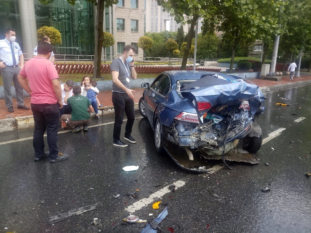 (ÖZEL) Şişli’deki kazada küçük çocuk şoka girdi 