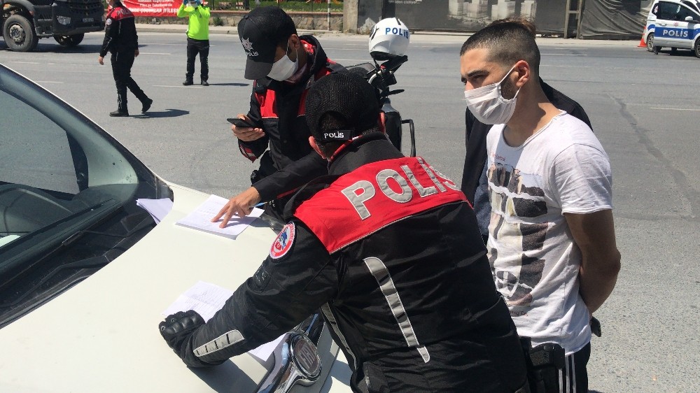 (Özel) Sokağa çıkma kısıtlamasını delen sürücü: “Kaportacı gel arabayı al dedi” 