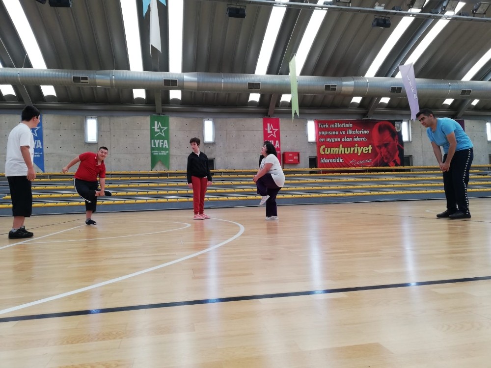 Özel sporcular haftanın 4 günü spor yapıyor 