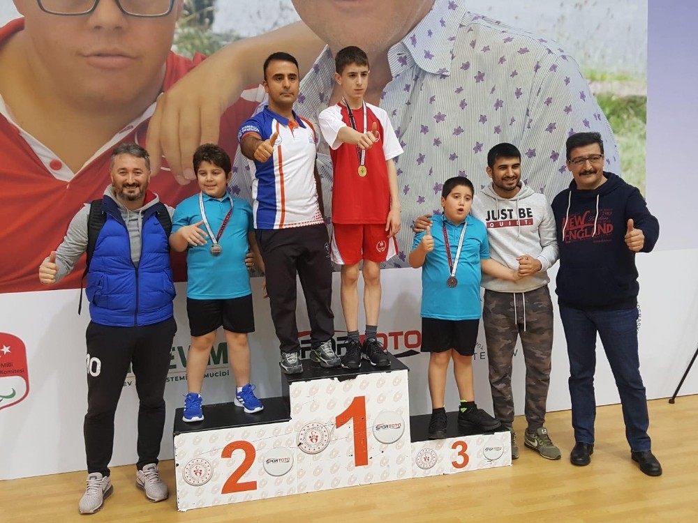 Özel sporculardan 2 madalya 