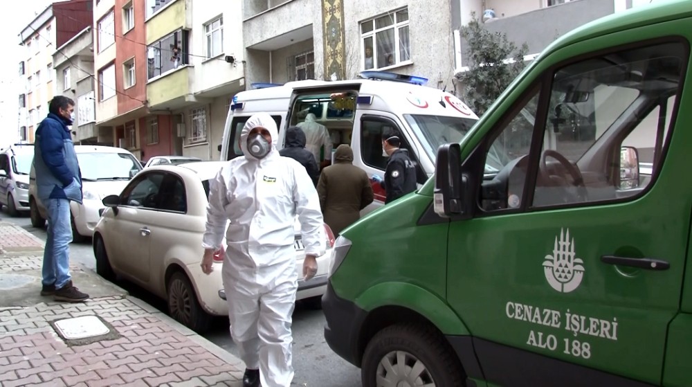 (Özel) Sultangazi’de evinde ölen kadında korona virüs şüphesi 