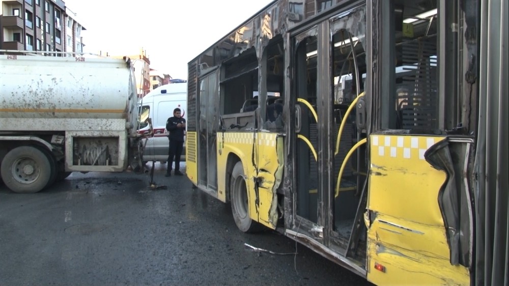 (Özel) Sultangazi’de su tankeriyle halk otobüsünün çarpıştığı kaza kamerada 