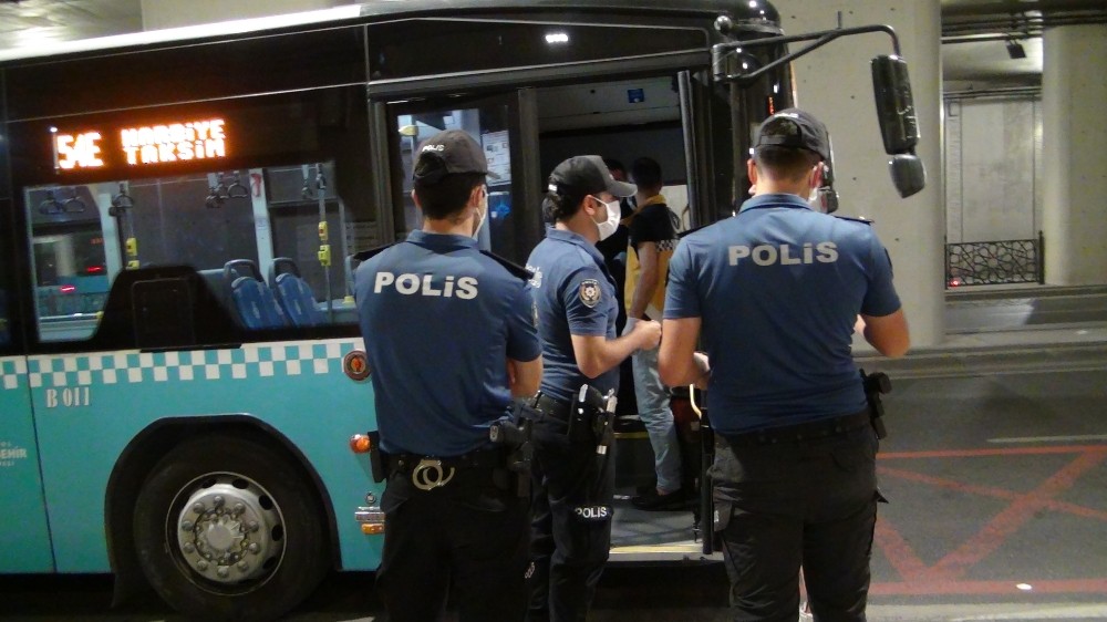 (Özel) Taksim’de otobüs şoförü ile yolcu arasında kavga 