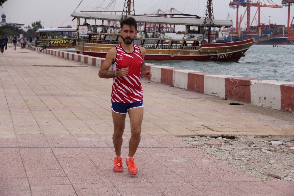 (Özel) Türk bayrağını yırtan Yunan milletvekiline tepki için Mersin’den Ankara’ya koşacak 